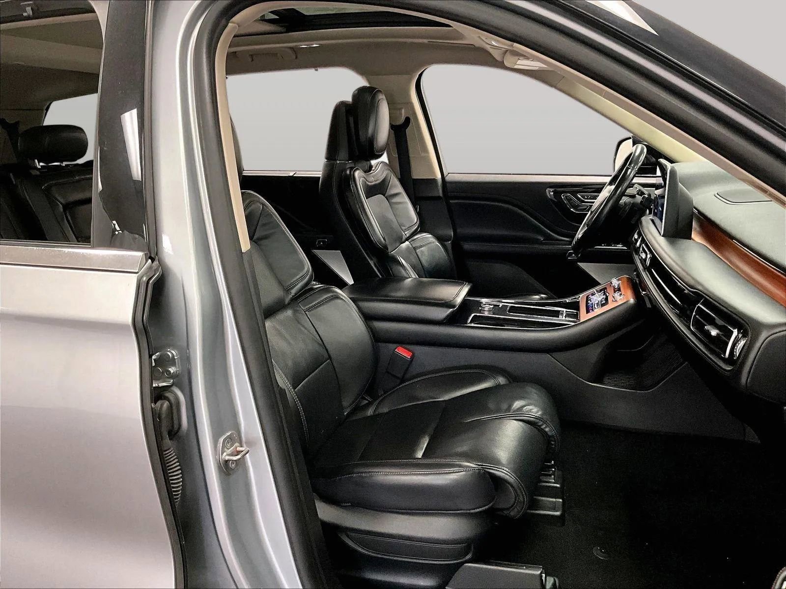 Used 2020 Lincoln Aviator Reserve w/ Equipment Group 202A image 7