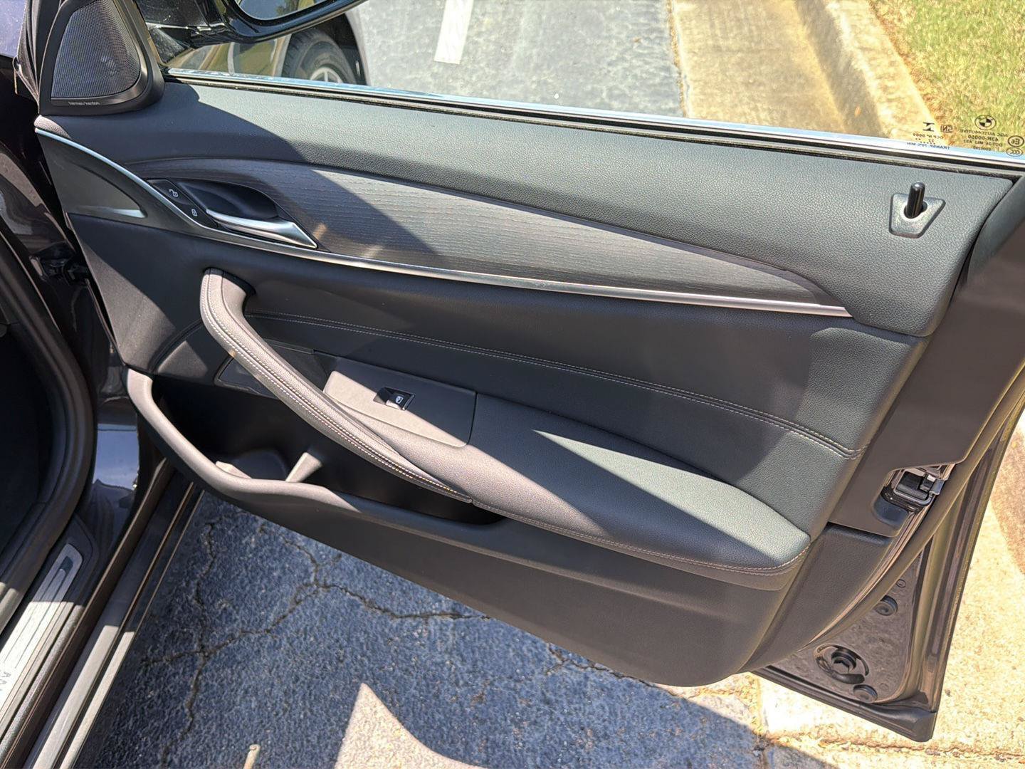 Used 2023 BMW 530e w/ Premium Package RWD image 14