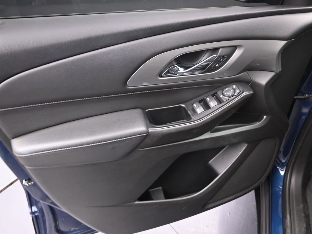 Used 2023 Chevrolet Traverse LT image 15