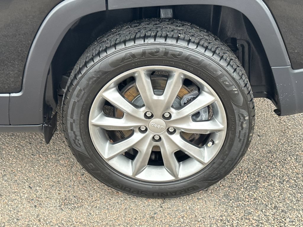 Used 2017 Jeep Cherokee Limited w/ Luxury Group FWD image 43