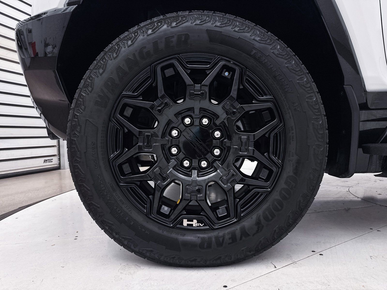 Used 2025 GMC Hummer EV 2X image 32