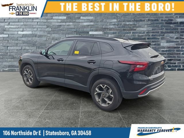 Used 2025 Chevrolet Trax LT w/ Driver Confidence Package FWD image 3