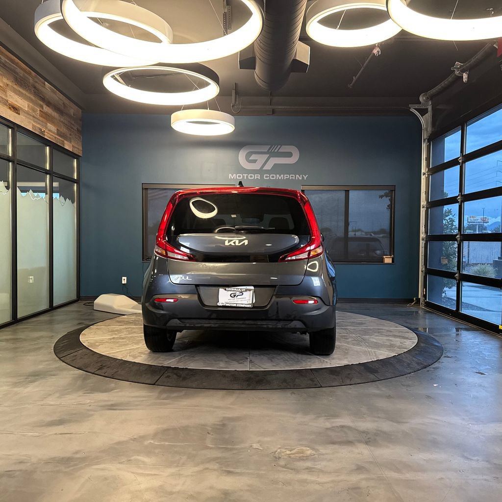 Used 2022 Kia Soul LX w/ Technology Package FWD image 4