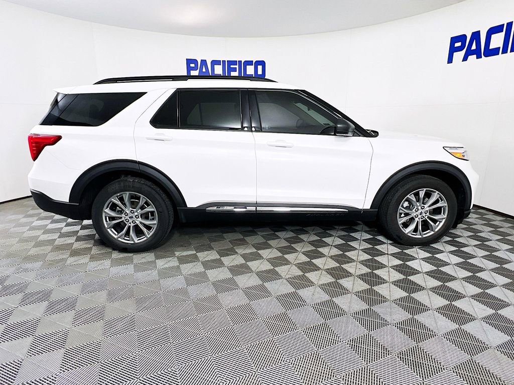 Certified 2023 Ford Explorer XLT w/ Equipment Group 202A AWD/4WD image 9