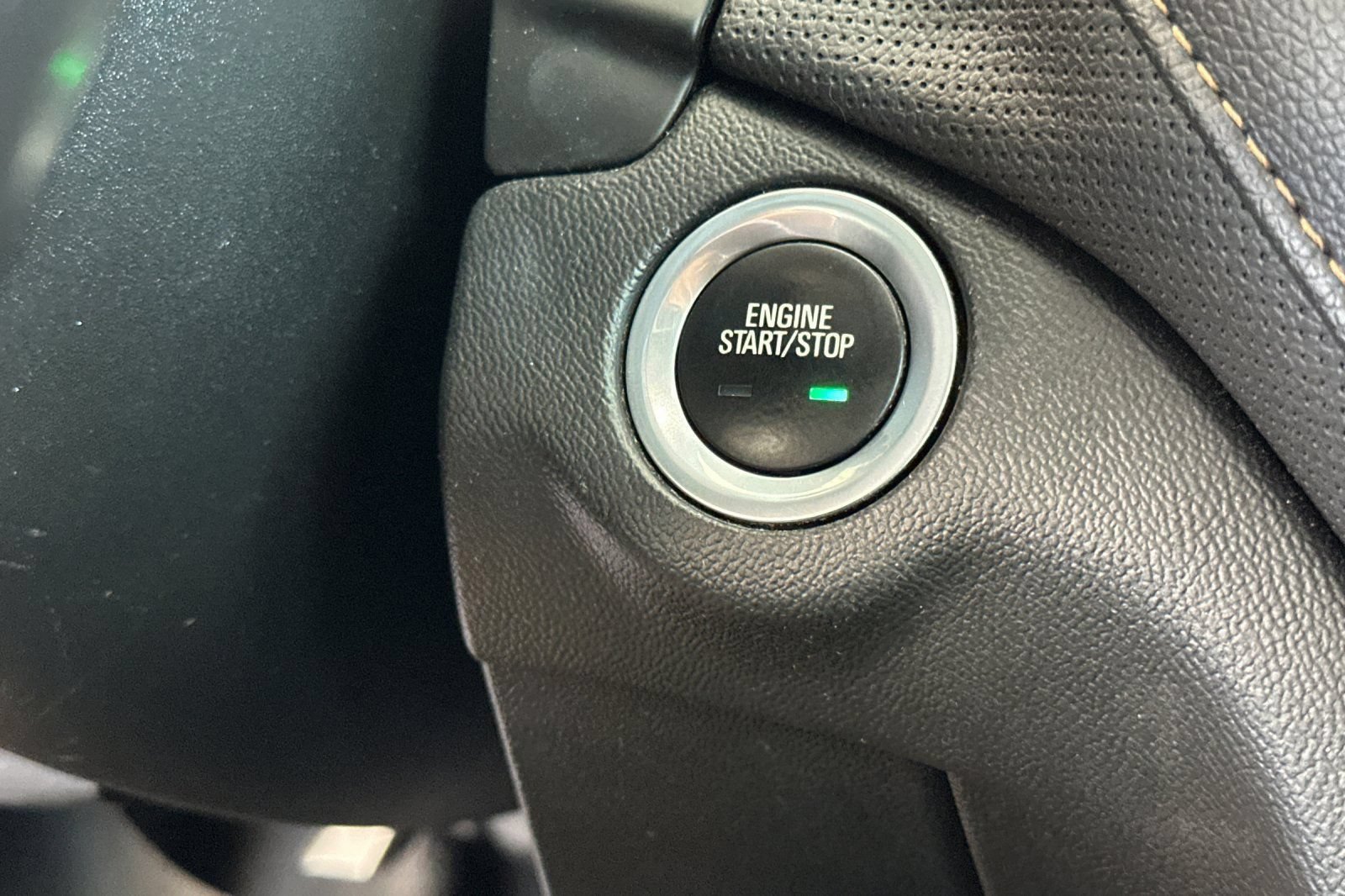 Used 2020 Chevrolet Equinox Premier w/ Premier Redline Edition FWD image 22