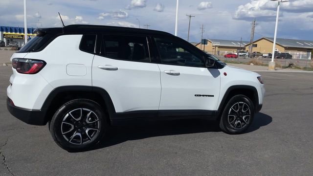 Used 2024 Jeep Compass Trailhawk AWD/4WD image 2