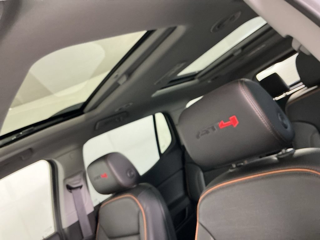 Used 2023 GMC Acadia AT4 w/ Technology Package AWD/4WD image 6