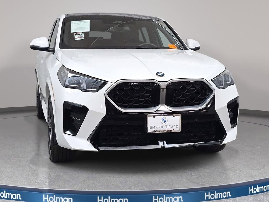 Used 2025 BMW X2 xDrive28i w/ M Sport Package AWD/4WD image 3