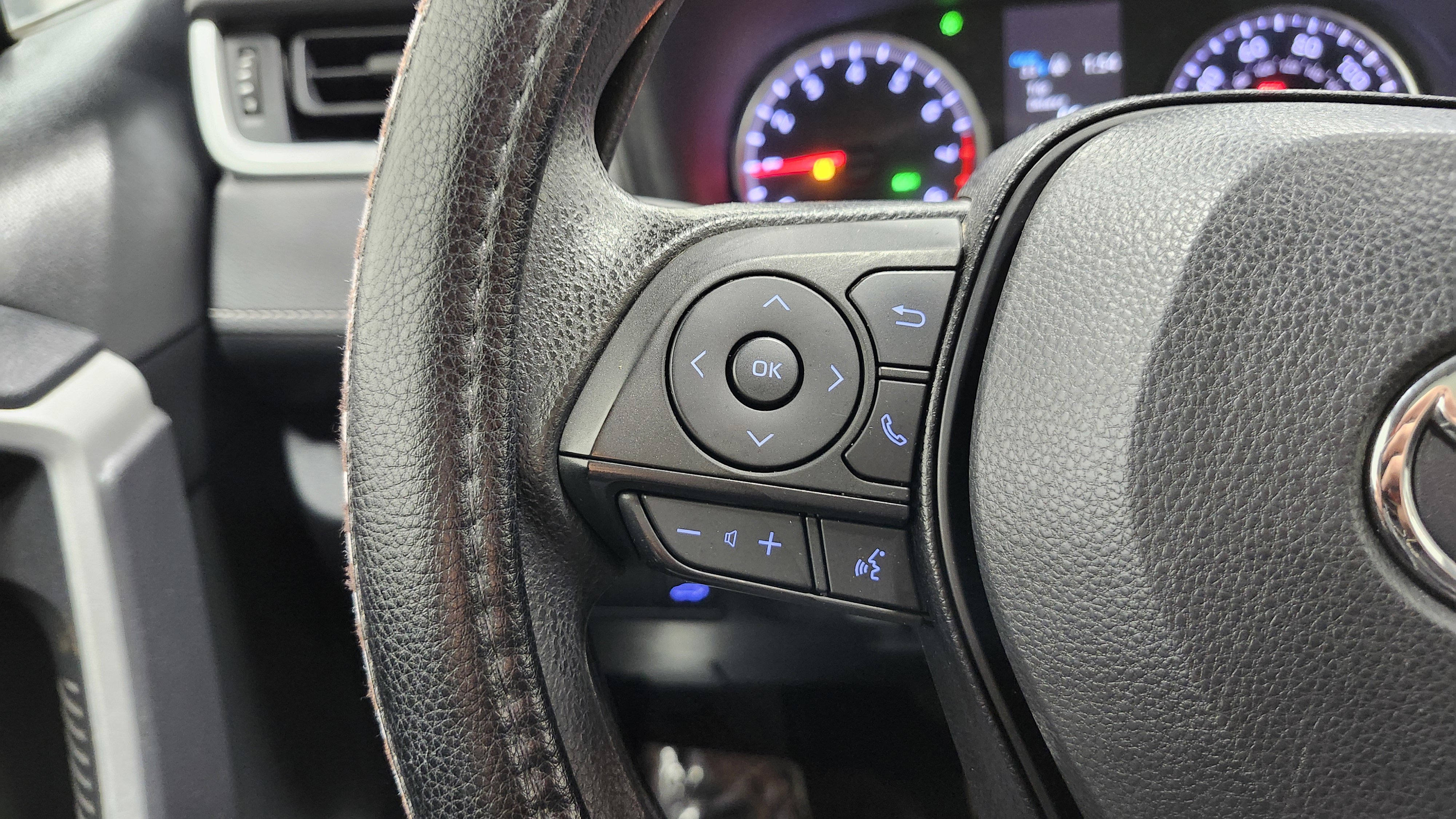 Used 2022 Toyota RAV4 XLE w/ Convenience Package image 36