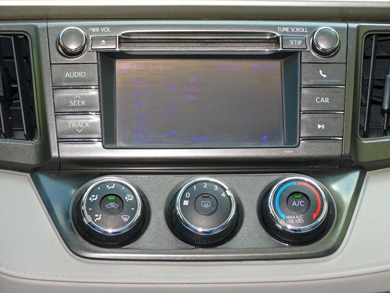 Used 2013 Toyota RAV4 LE image 18