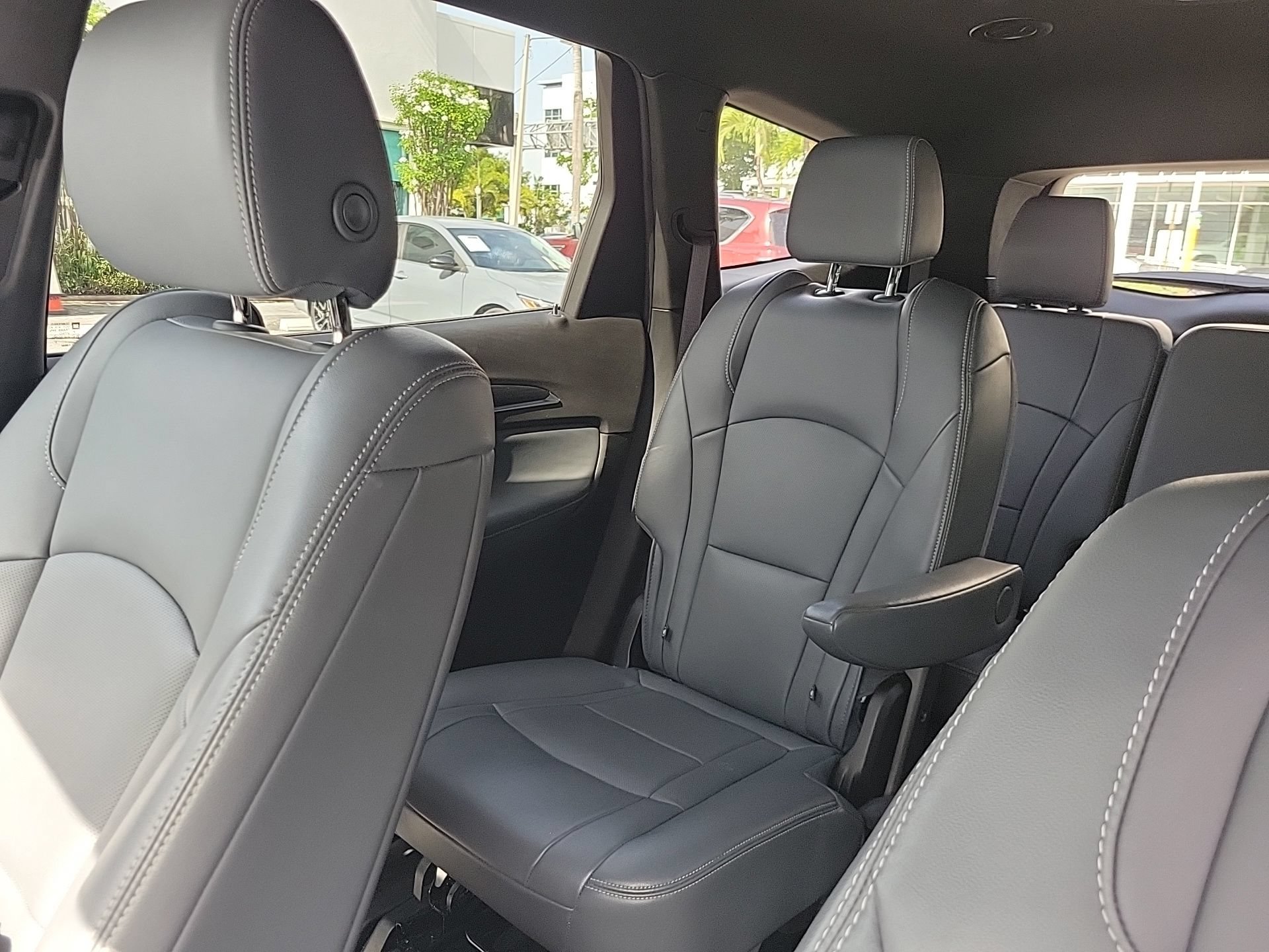 Used 2024 Buick Enclave Essence w/ Sport Touring Edition FWD image 27