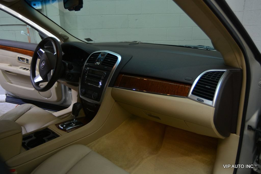 Used 2008 Cadillac SRX w/ Utility Package RWD image 11