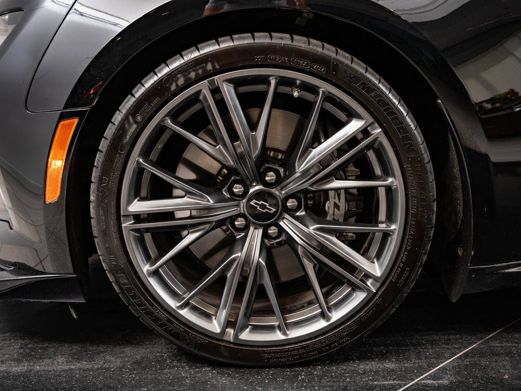 Used 2021 Chevrolet Camaro ZL1 RWD image 13