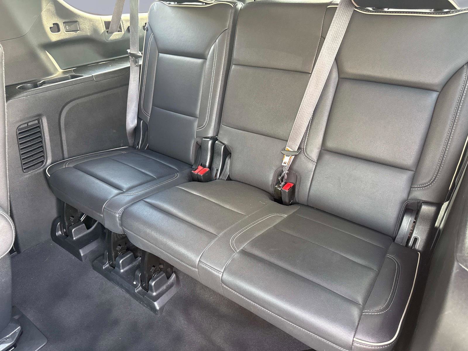 Used 2023 Chevrolet Suburban Premier image 16