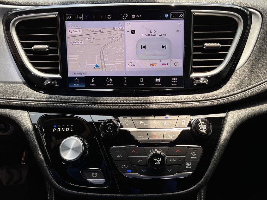 New 2025 Chrysler Pacifica Limited w/ Uconnect Theater Family Group image 13