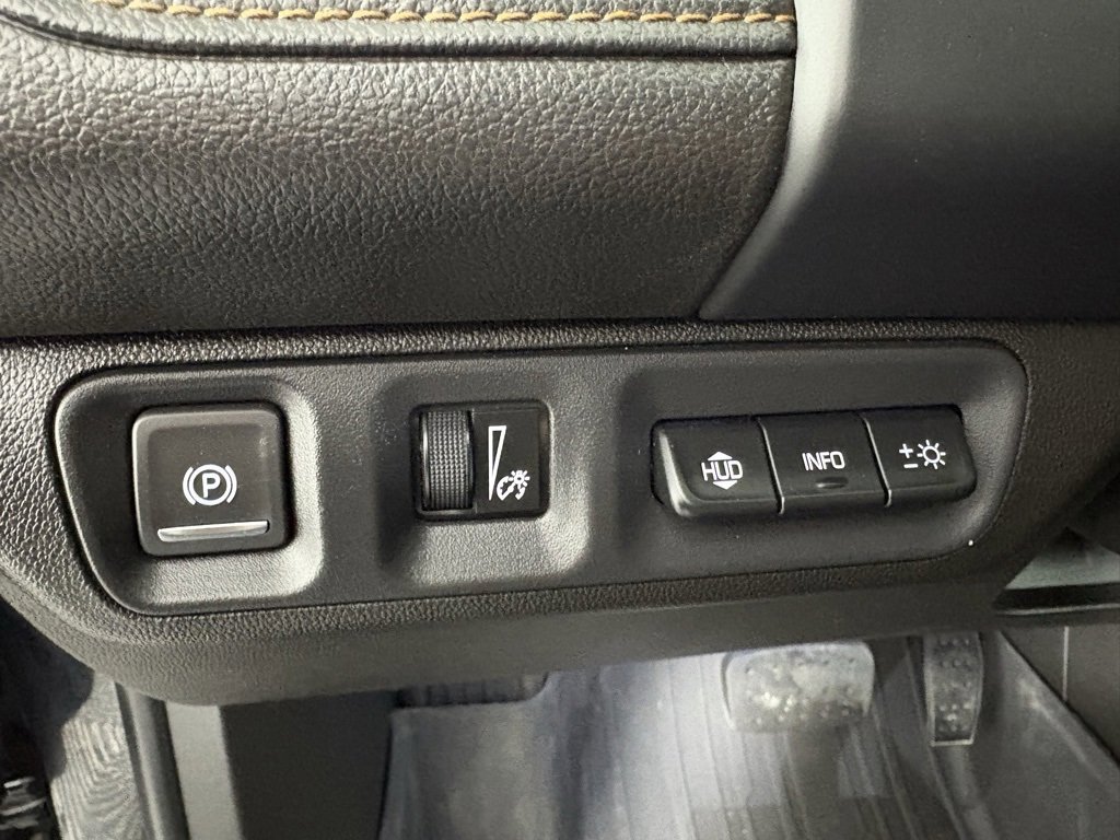 Used 2022 GMC Acadia AT4 w/ Technology Package image 20