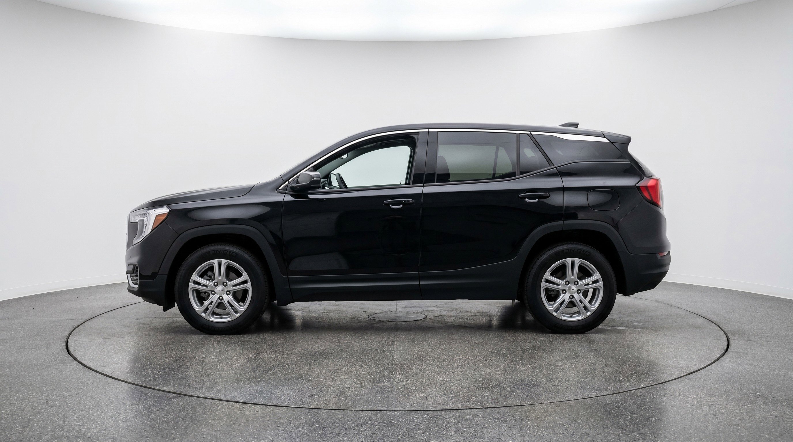 Used 2024 GMC Terrain SLE FWD image 5