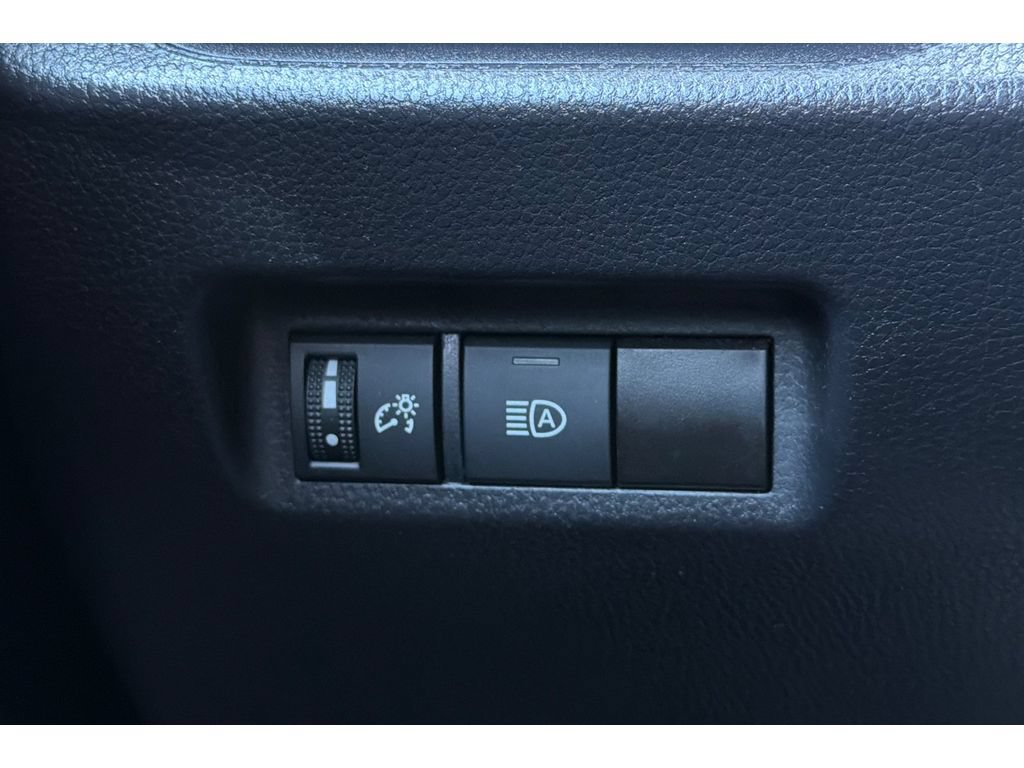 Used 2025 Toyota RAV4 XLE FWD image 30