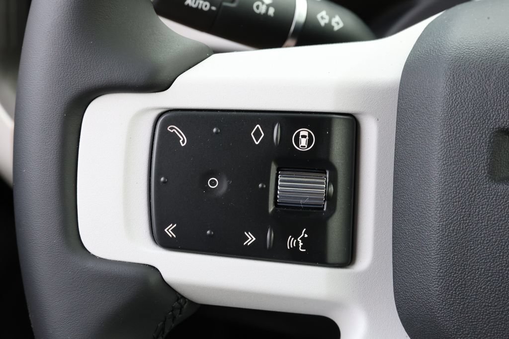 New 2026 Land Rover Defender 130 X-Dynamic SE AWD/4WD image 18