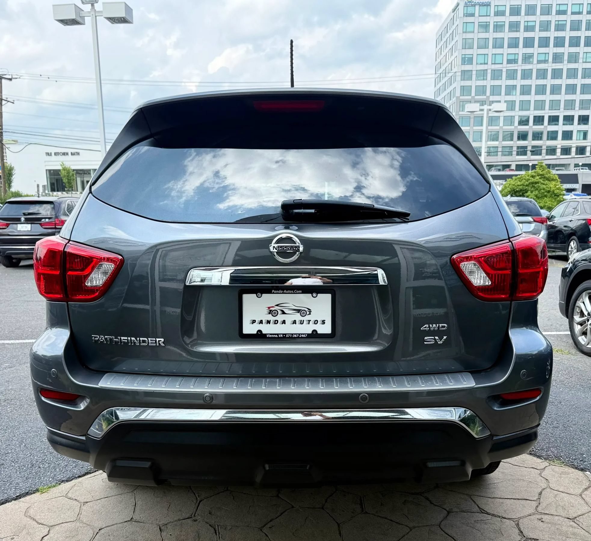 Used 2018 Nissan Pathfinder SV AWD/4WD image 6