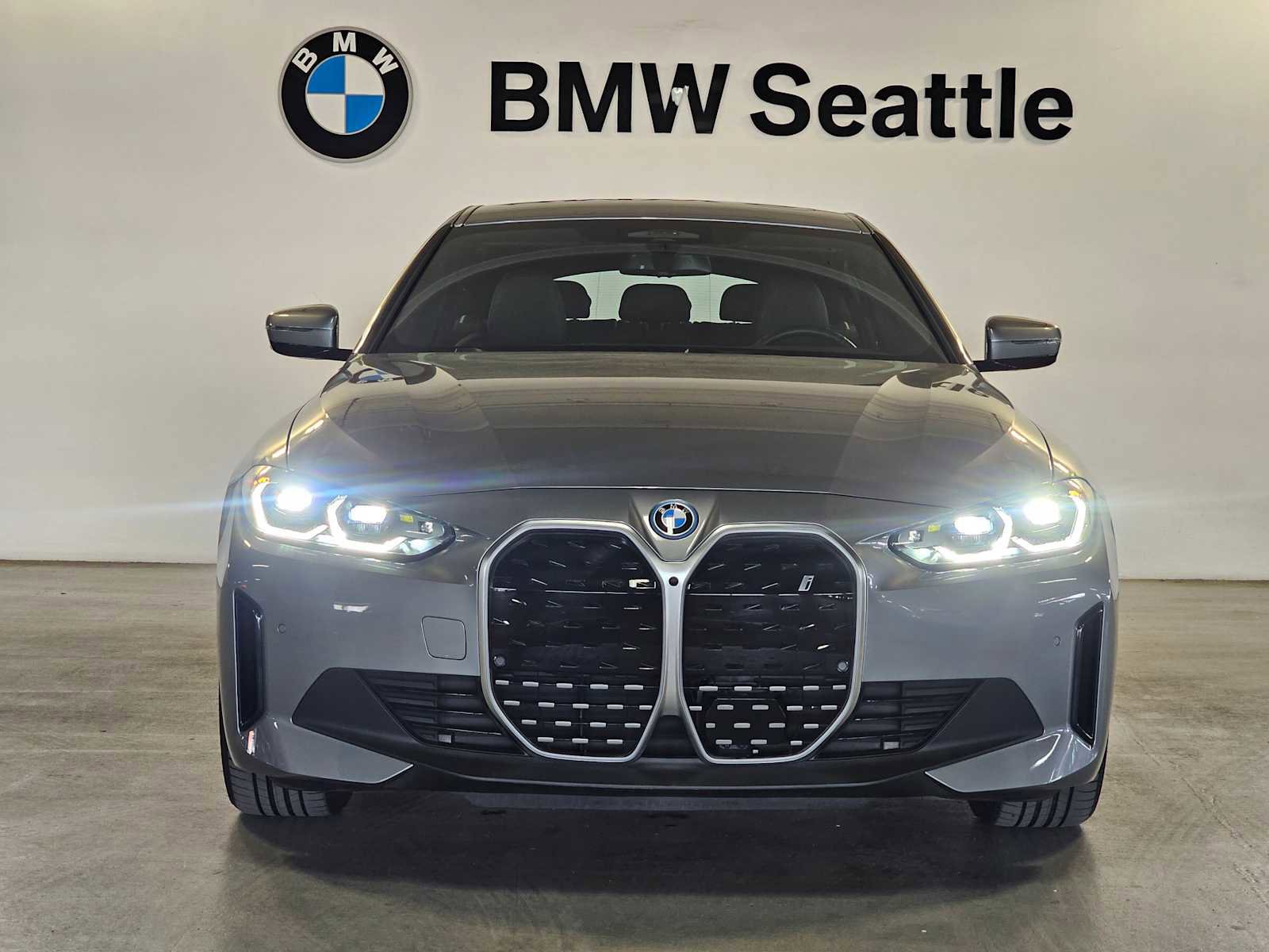 Used 2023 BMW i4 eDrive40 image 6