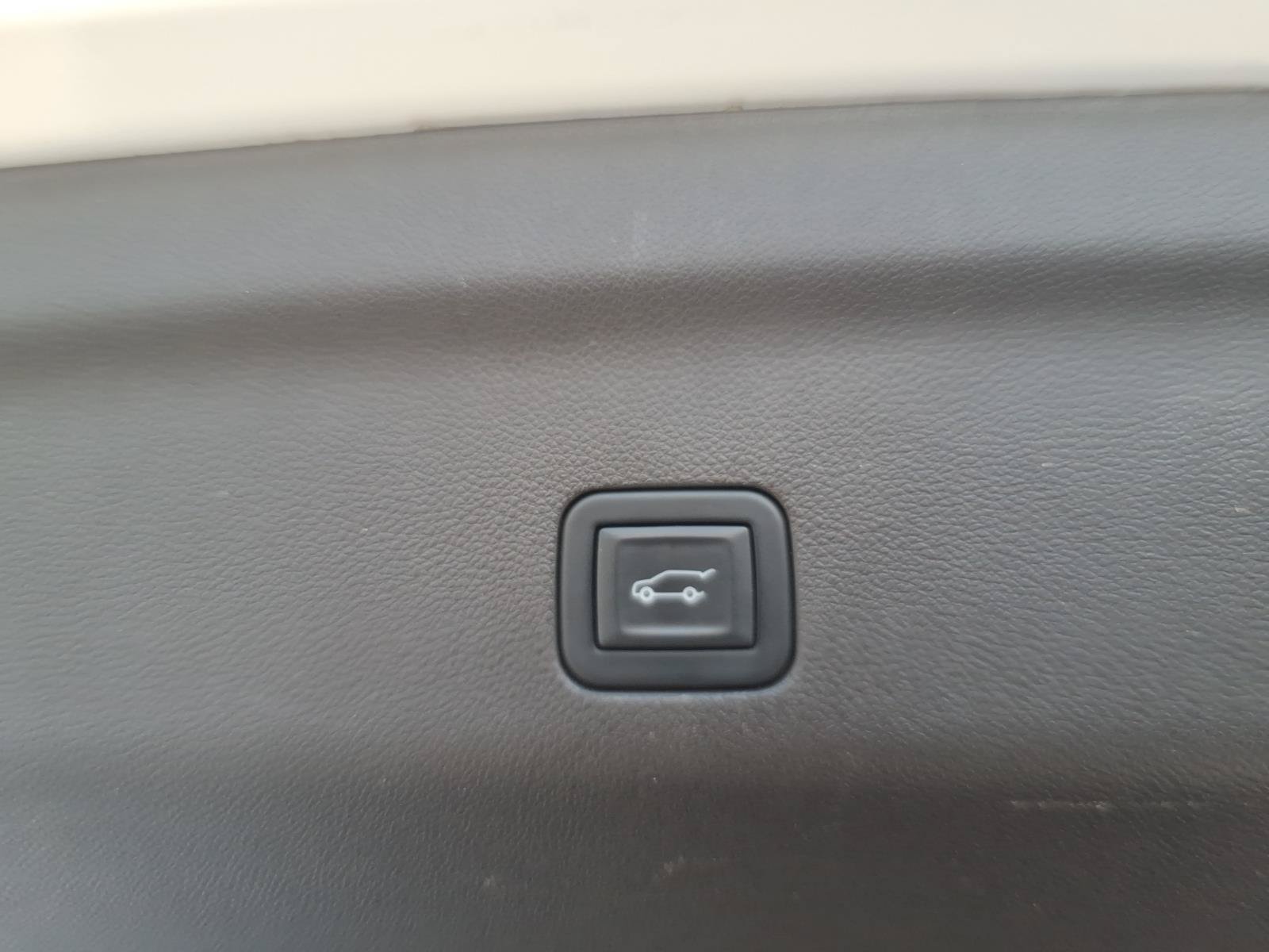 Used 2023 GMC Yukon Denali RWD image 7