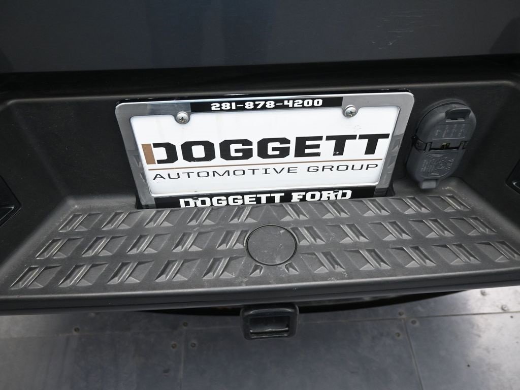 Used 2021 Nissan Titan PRO-4X w/ Pro-4x Convenience Package image 18