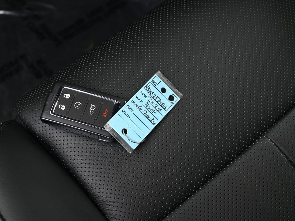 Used 2024 Jeep Grand Cherokee L Overland w/ Advanced Protech Group III image 19