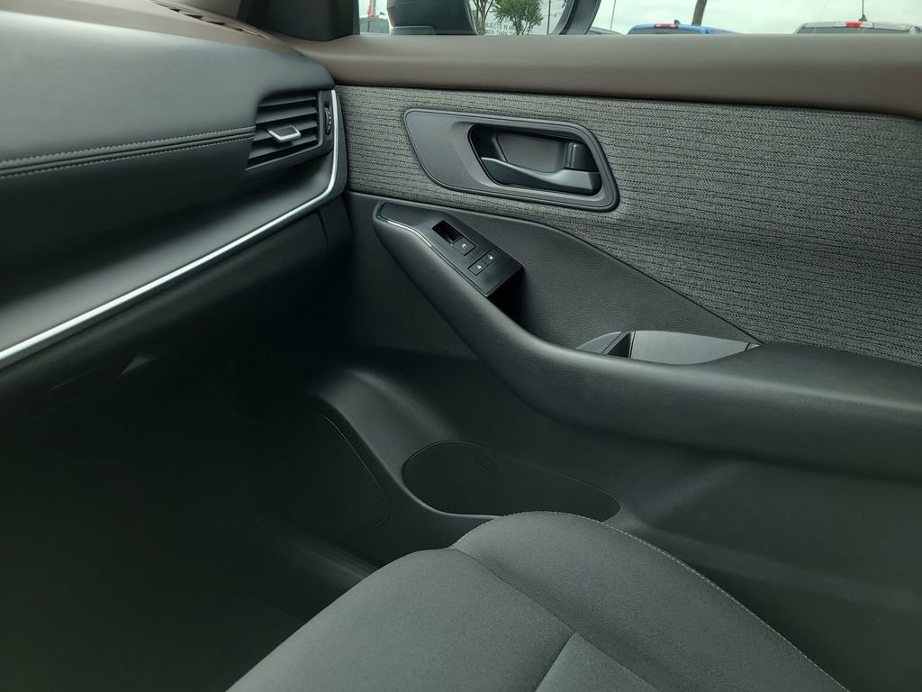 Certified 2023 Nissan Rogue S FWD image 18