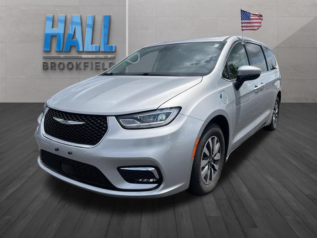 Used 2023 Chrysler Pacifica Touring-L FWD image 1