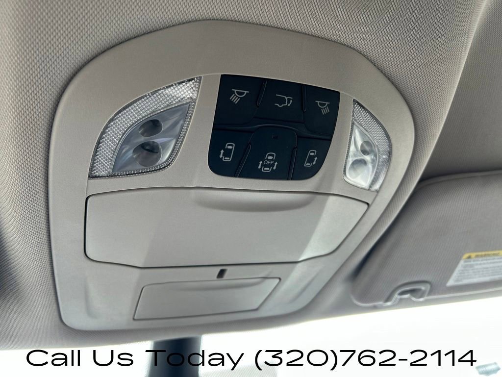 Used 2024 Chrysler Pacifica Touring-L FWD image 32
