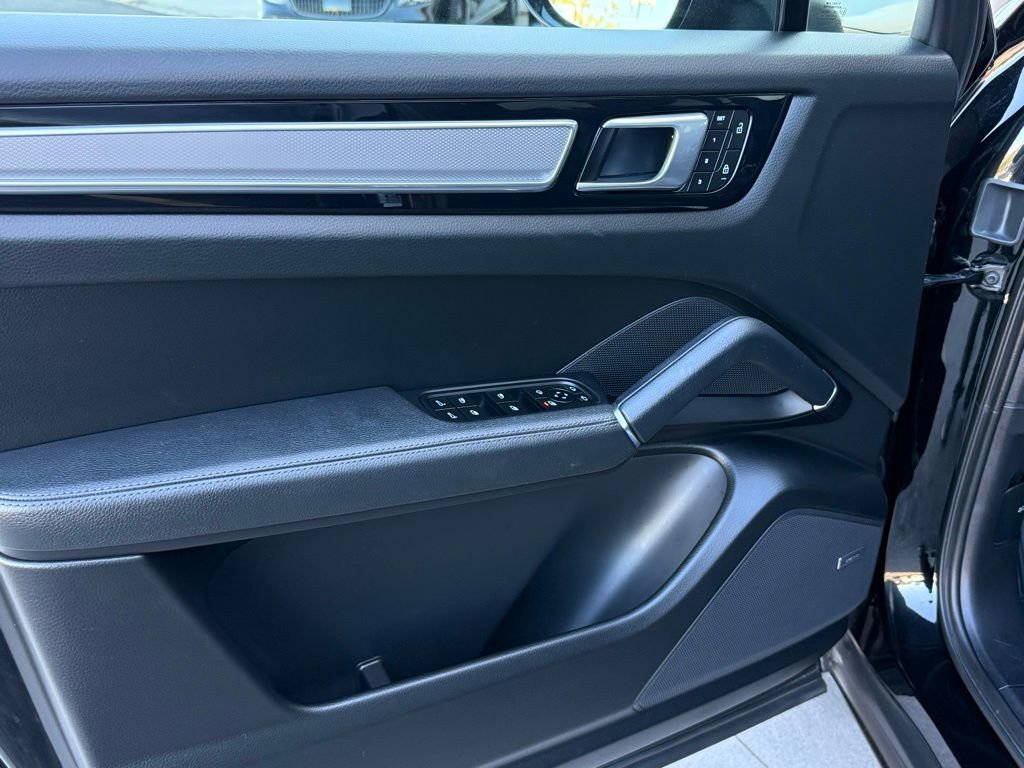 Used 2023 Porsche Cayenne S image 20
