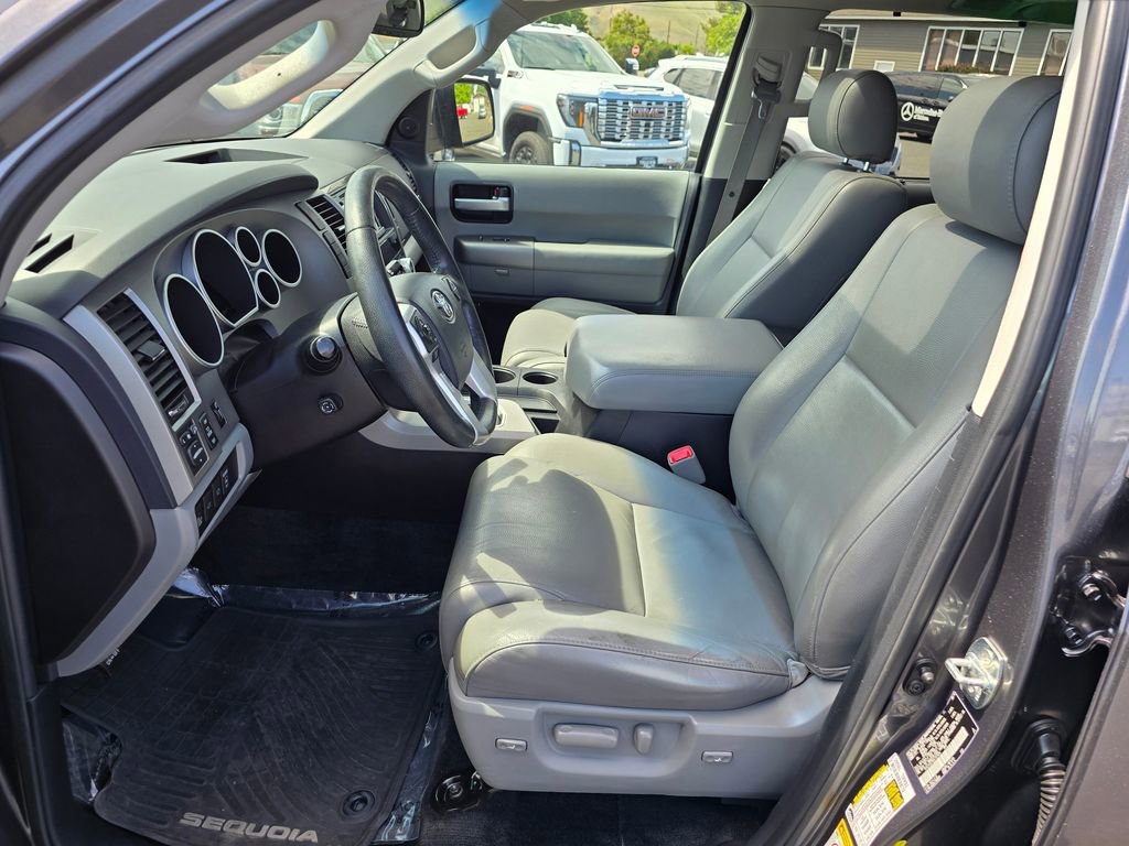 Used 2016 Toyota Sequoia Limited image 23