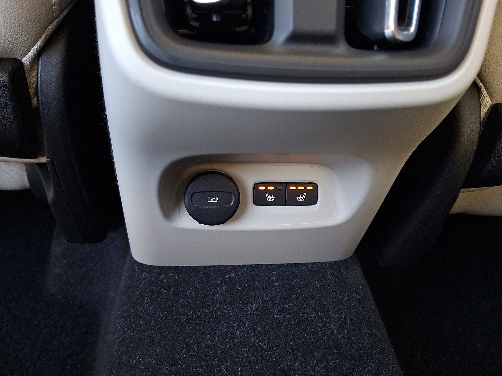 Certified 2023 Volvo XC40 B5 Ultimate w/ Climate Package AWD/4WD image 11