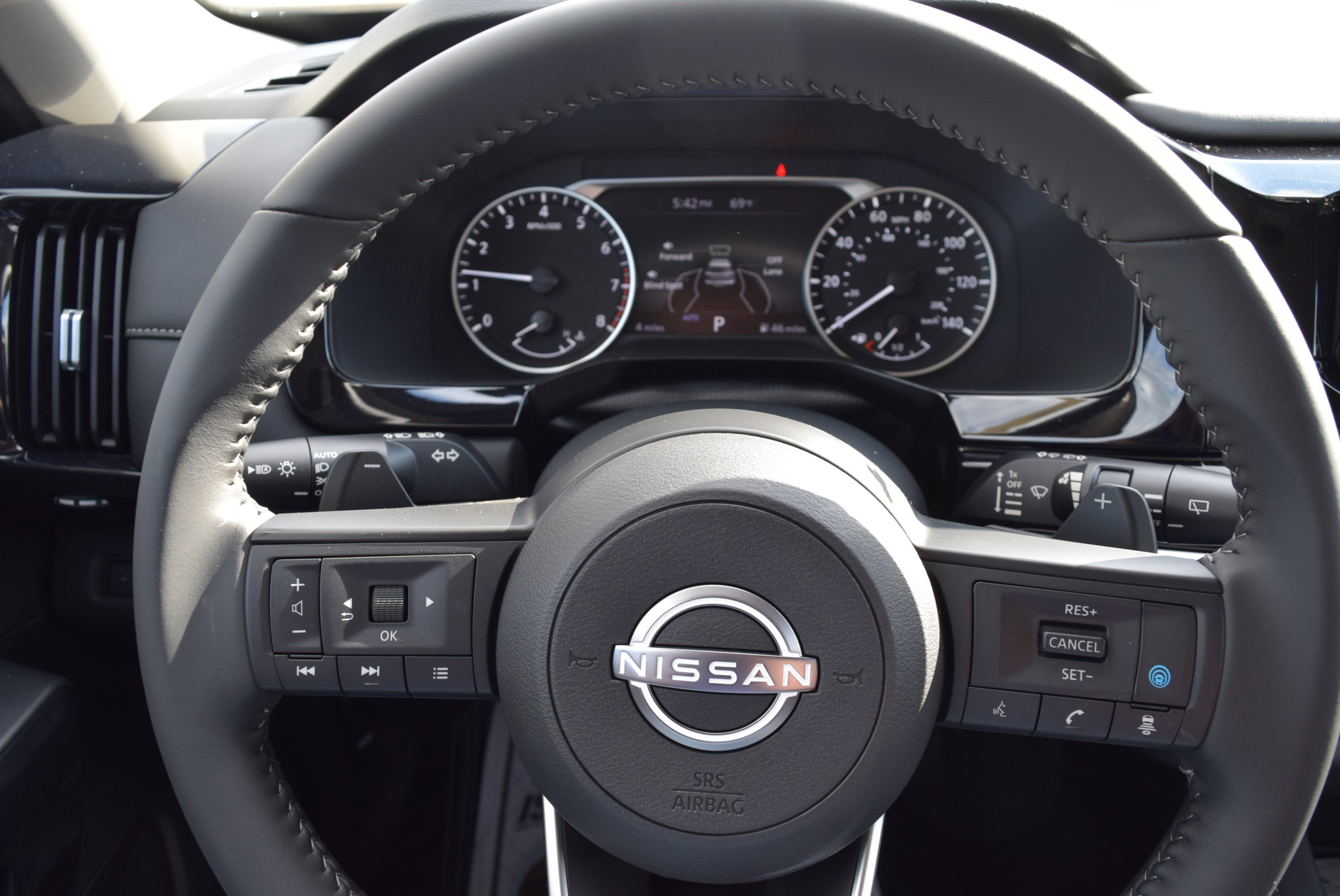 New 2025 Nissan Pathfinder SV w/ Black Appearance Package image 14