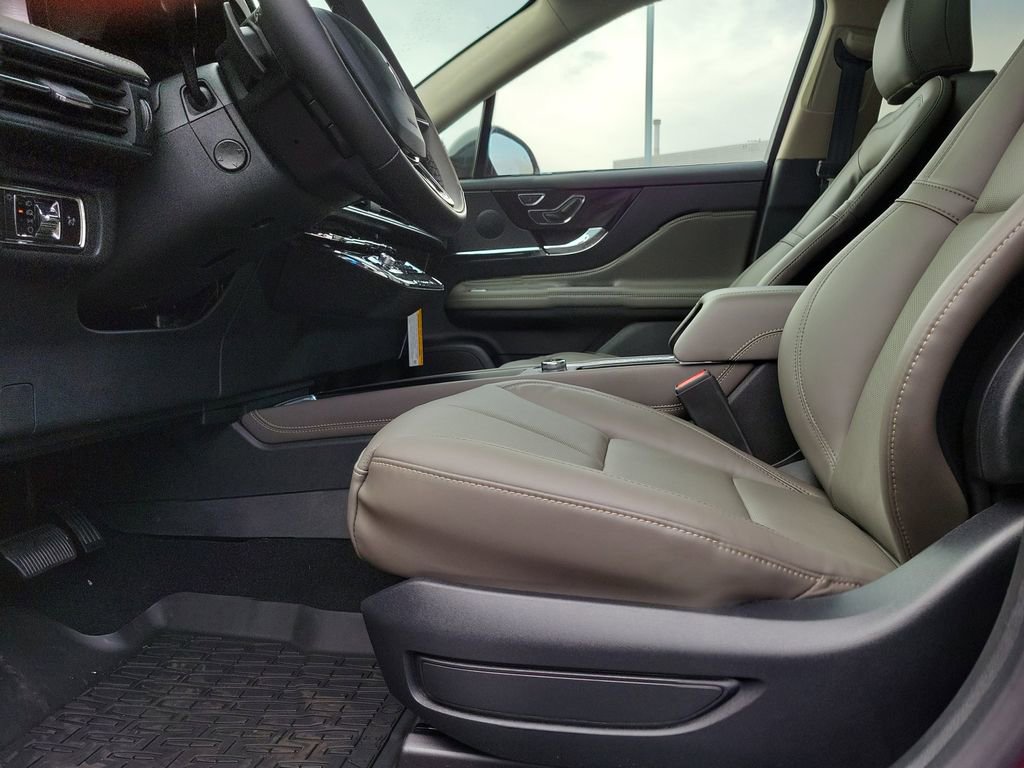 New 2026 Lincoln Corsair Premiere image 17