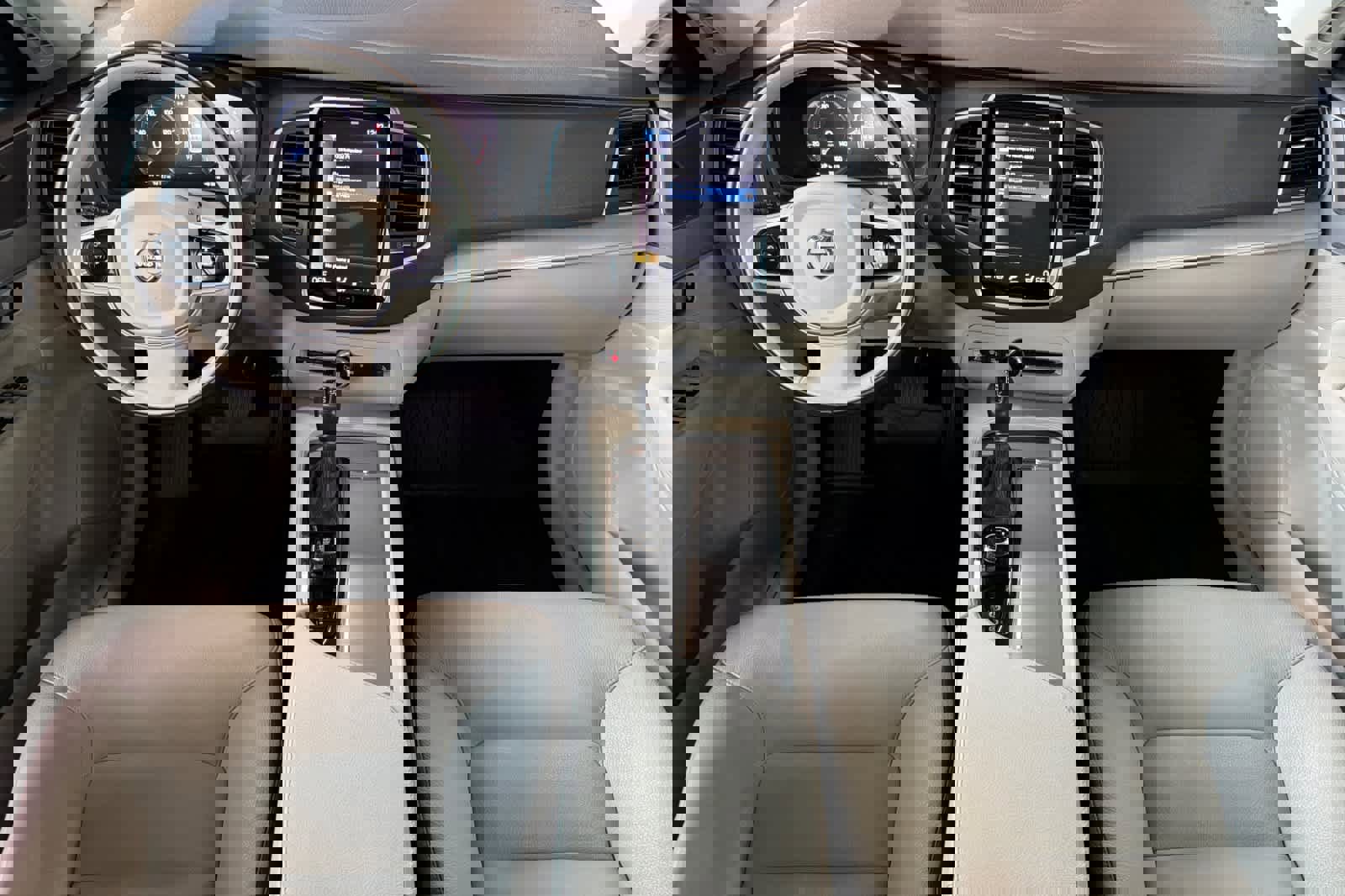 Used 2022 Volvo XC90 T5 Momentum w/ Protection Package image 3