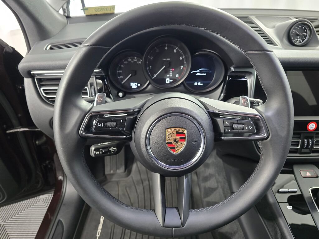 Certified 2025 Porsche Macan image 15