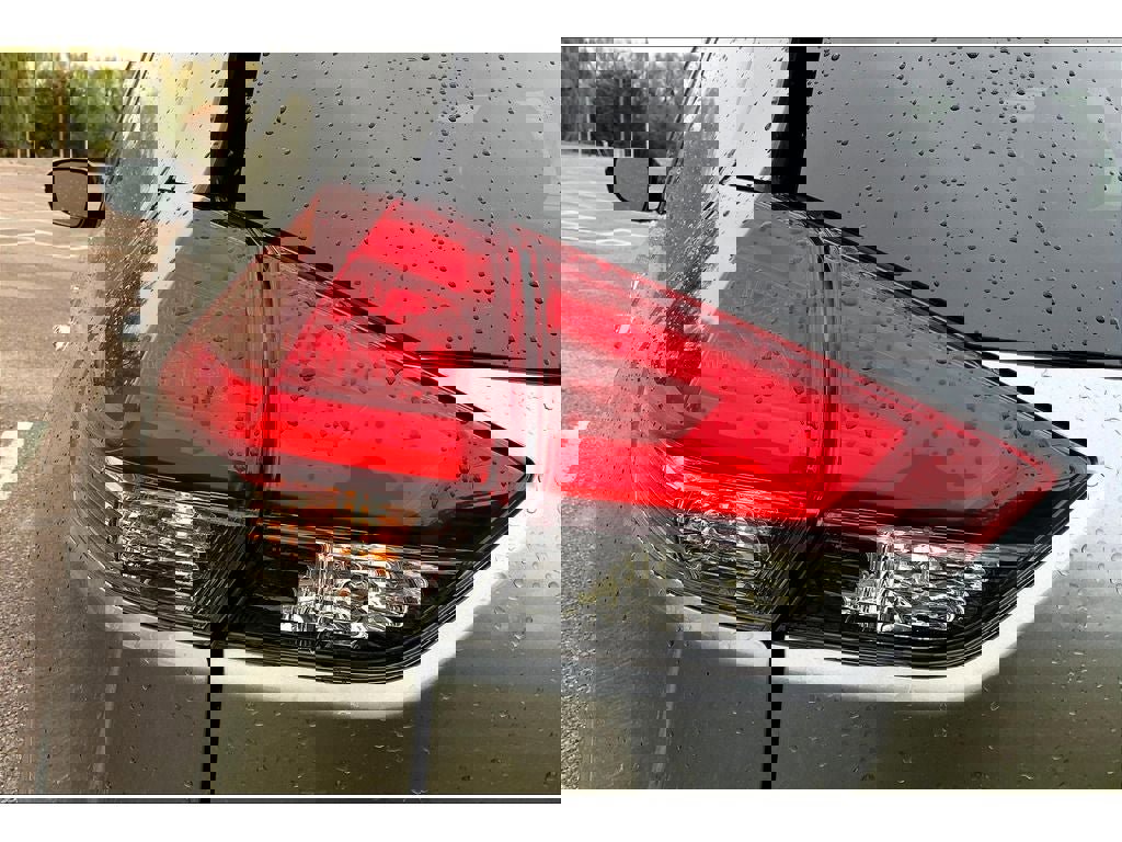 Used 2018 Nissan Rogue SV image 29