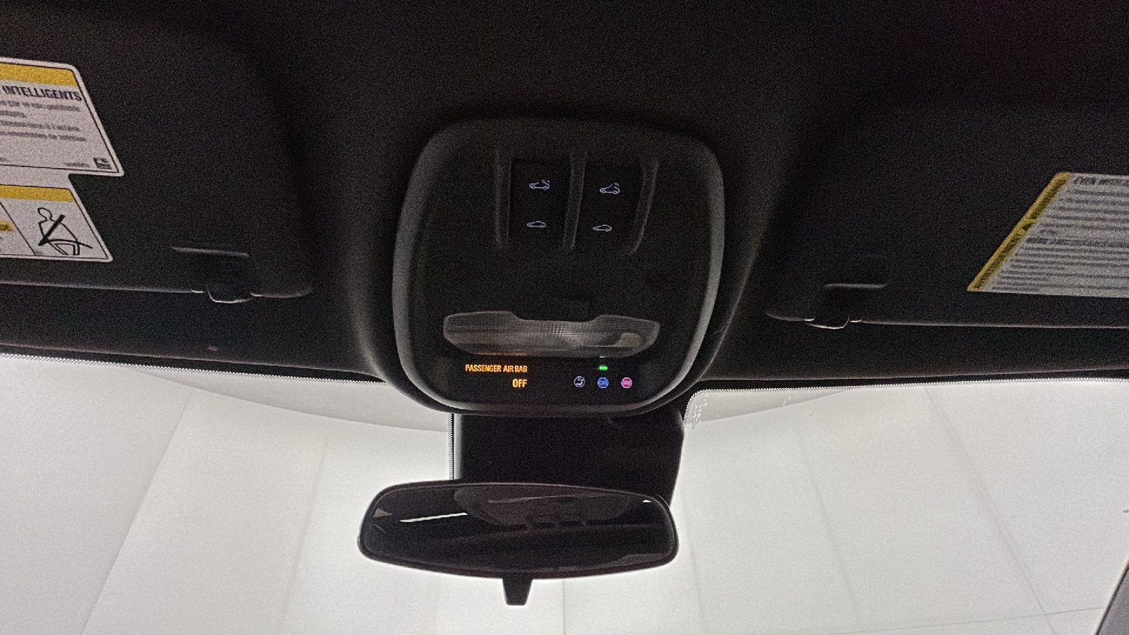 Used 2025 Chevrolet Trax RS w/ Sunroof Package FWD image 29