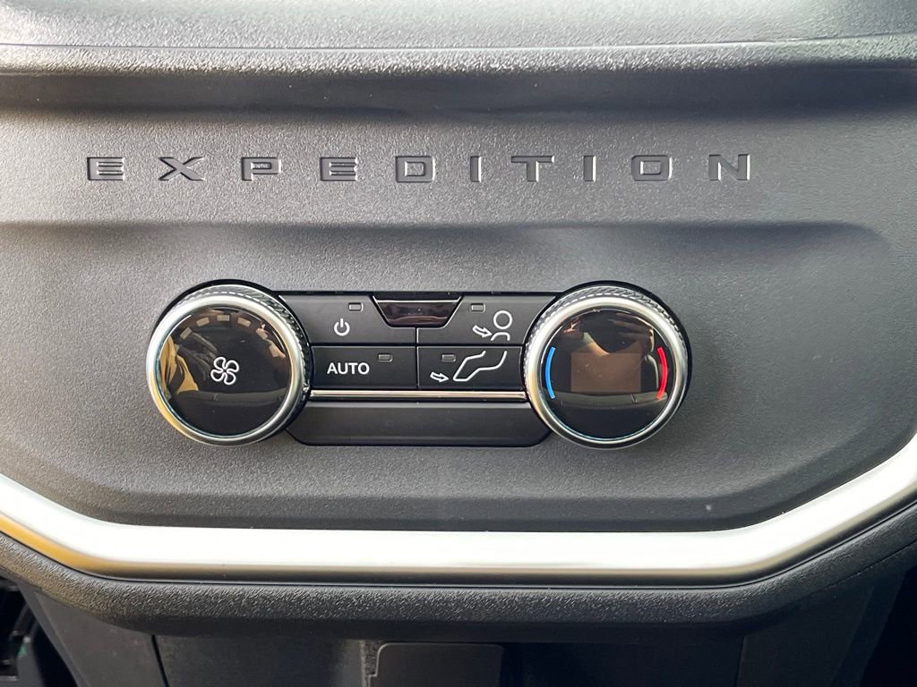 New 2025 Ford Expedition Active image 19