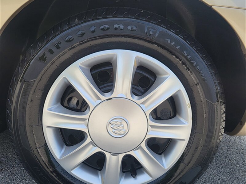 Used 2005 Buick LaCrosse CX FWD image 29