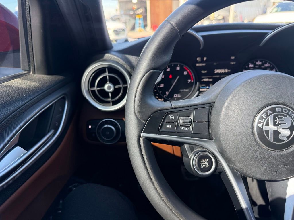 Used 2019 Alfa Romeo Giulia w/ Quick Order Package 22K Sport RWD image 7