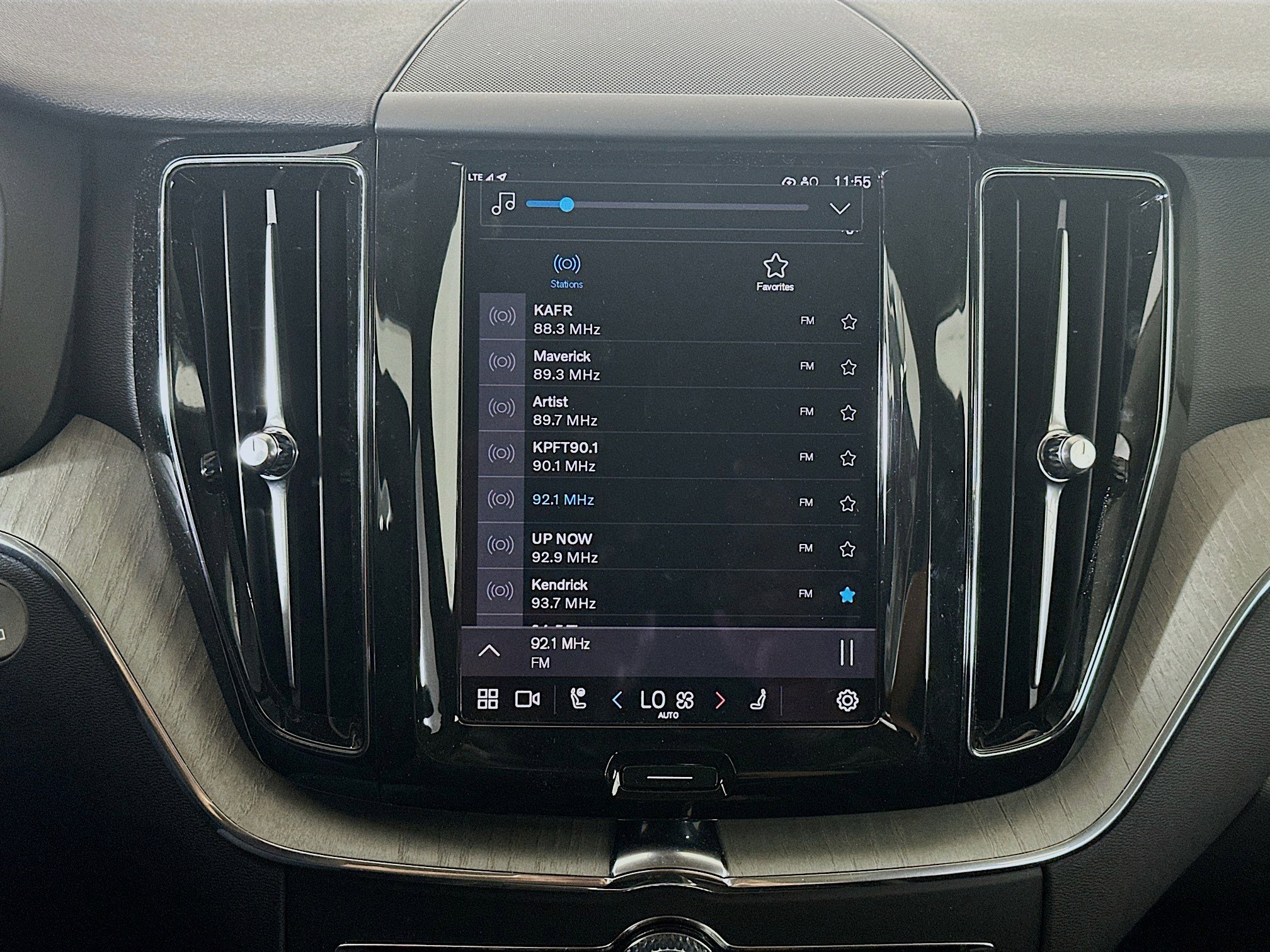 Used 2025 Volvo XC60 B5 Plus image 21