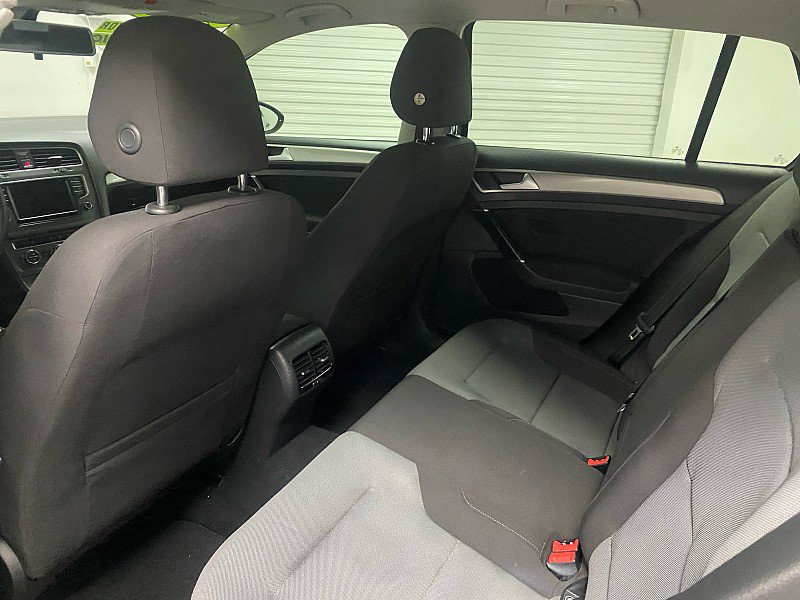 Used 2016 Volkswagen e-Golf SE w/ DC Fast Charging Package FWD image 11