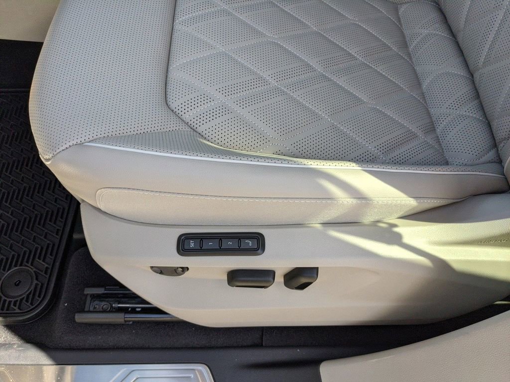 New 2025 Volkswagen Atlas SEL Premium R-Line image 30