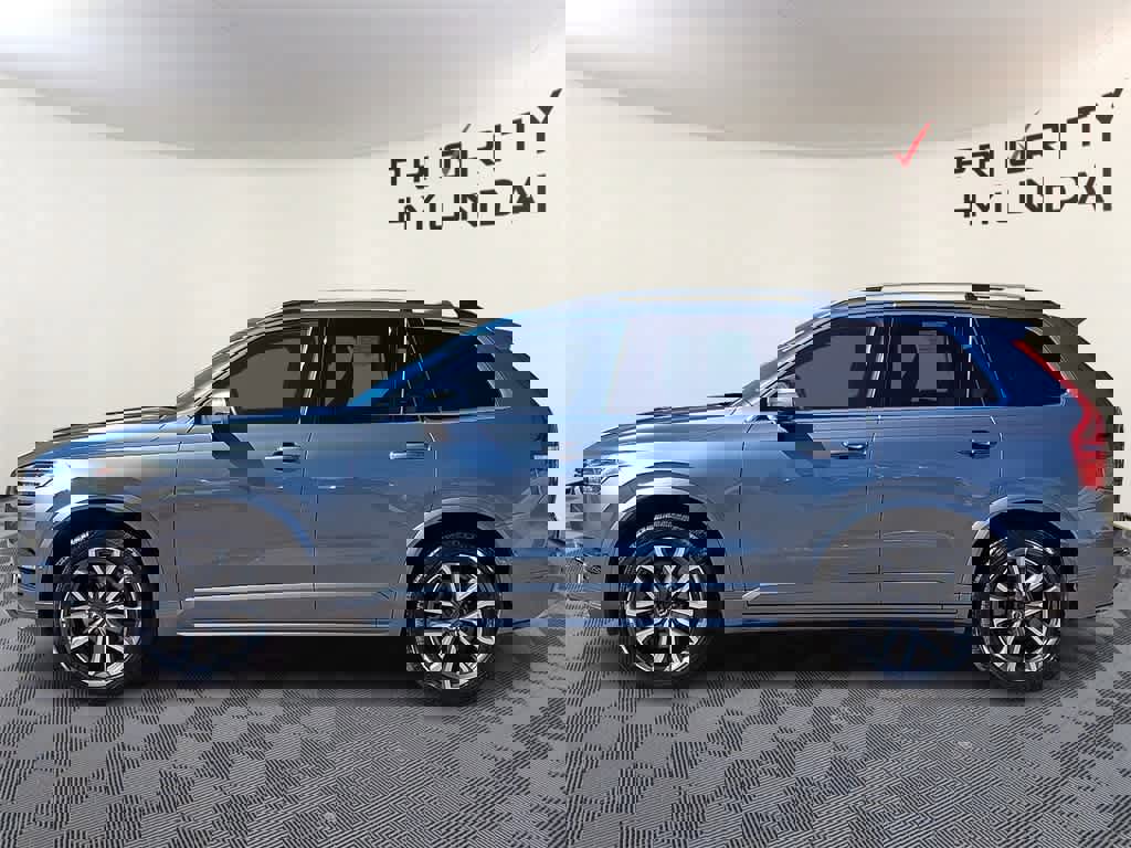 Used 2018 Volvo XC90 T6 Momentum w/ Convenience Package image 6