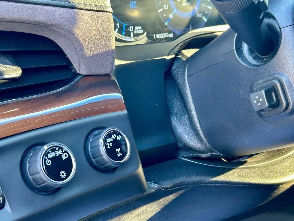 Used 2017 Cadillac Escalade Luxury image 30