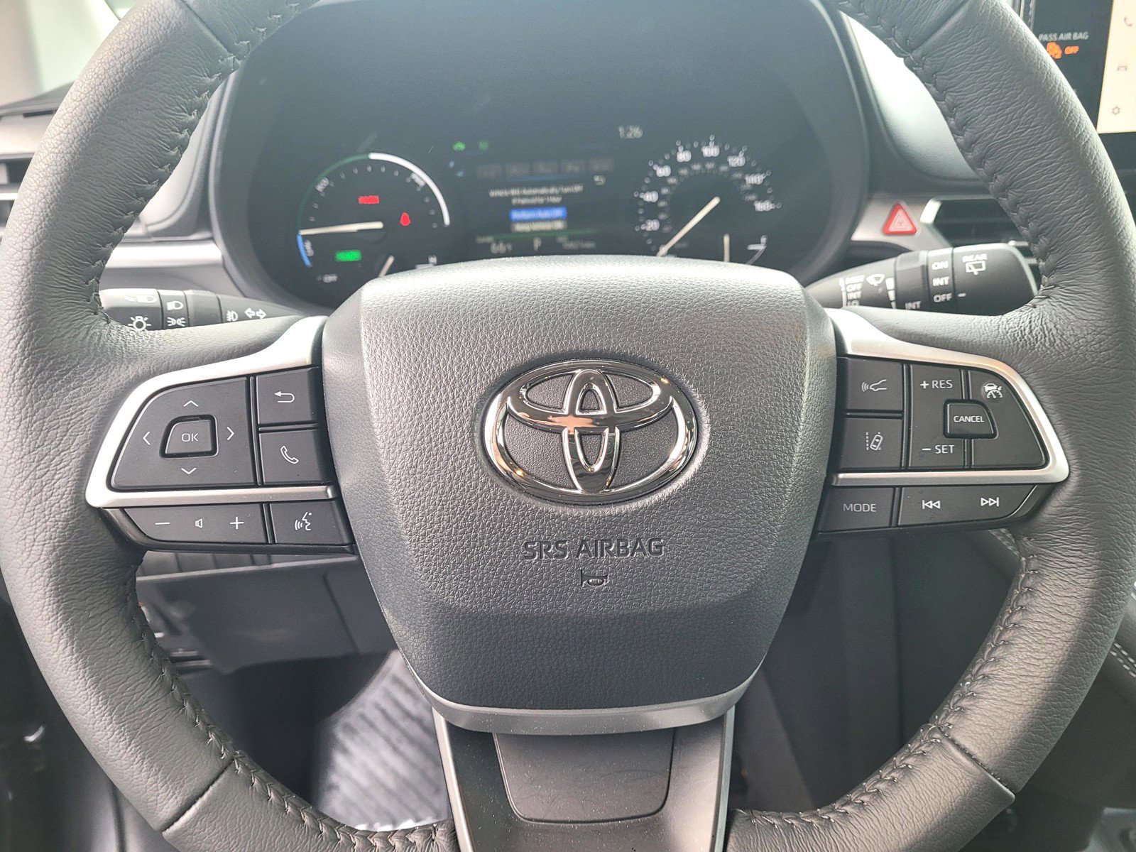 Used 2025 Toyota Sienna XLE image 27