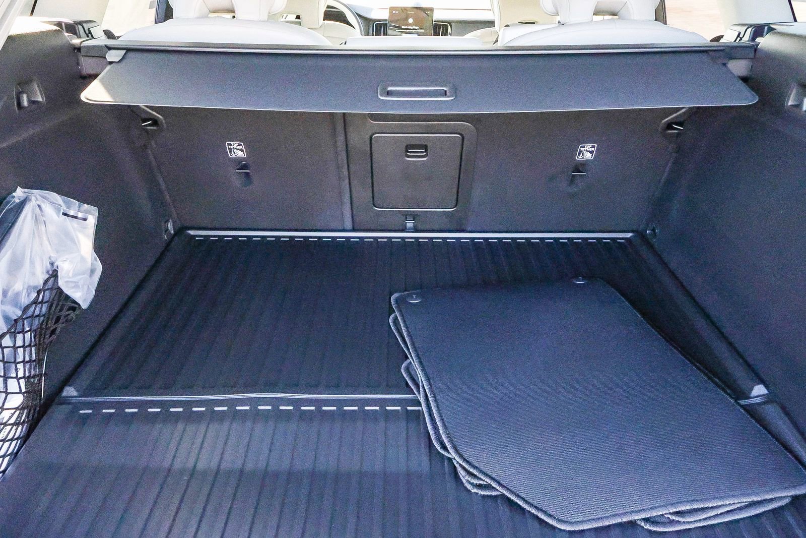 New 2026 Volvo XC60 T8 Ultra w/ Climate Package image 28